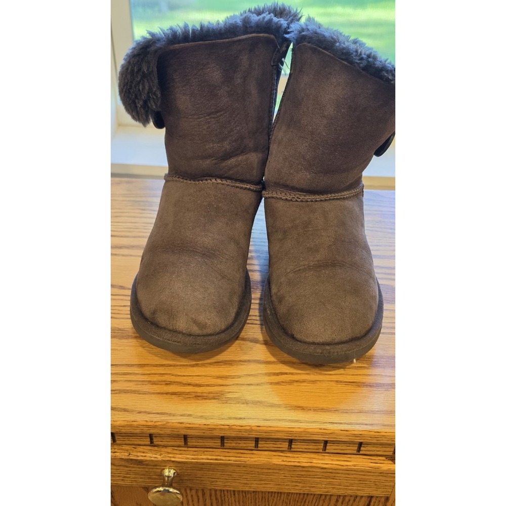 UGG Woman's 7M Australia Bailey Button 5803 Short Brown Sheepskin Suede Boots